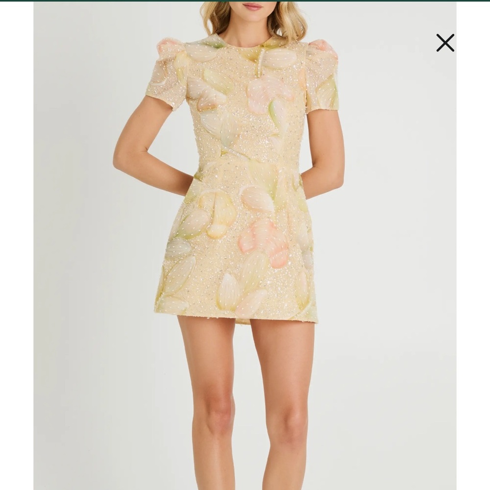 Elegant Floral Mini Skirt in Cream